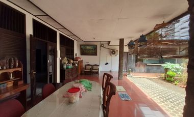 Dijual Rumah Asri Dengan Halaman Luas di Jaka Permai