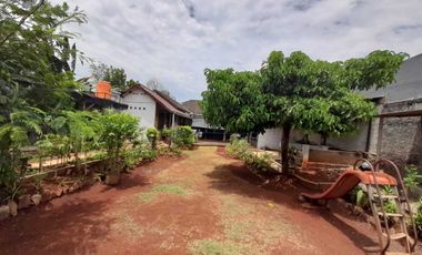 Dijual Rumah Asri Dengan Halaman Luas di Jaka Permai