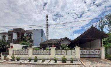 Dijual Rumah Asri Dengan Halaman Luas di Jaka Permai