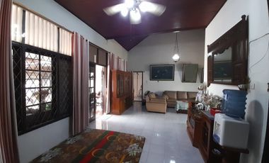 Dijual Rumah Asri Dengan Halaman Luas di Jaka Permai