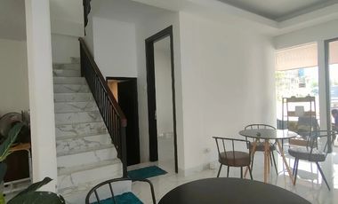 Rumah Classic 3 Lantai Kualitas Bata Merah dekat Pondok Indah