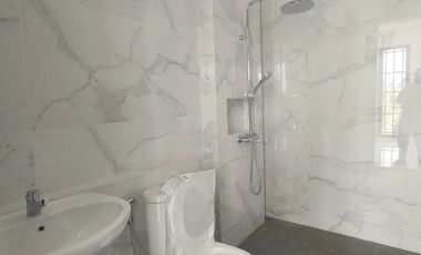 Rumah Classic 3 Lantai Kualitas Bata Merah dekat Pondok Indah