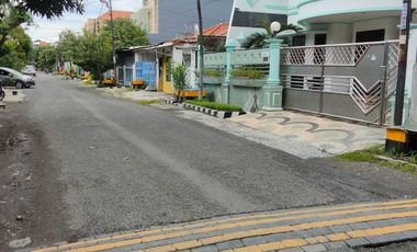 Disewakan Rumah 2 Lt lokasi strategis di Ngagel Wasana I Surabaya.