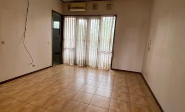 Dijual Rumah 3 lantai di Setraduta