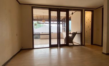 Dijual Rumah 3 lantai di Setraduta