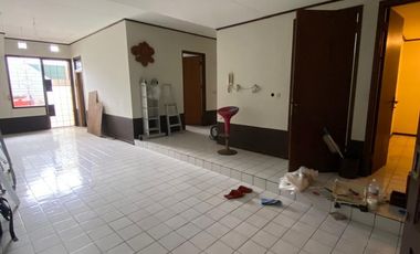 Dijual Rumah 3 lantai di Setraduta