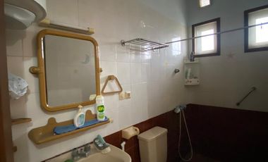 Dijual Rumah 3 lantai di Setraduta