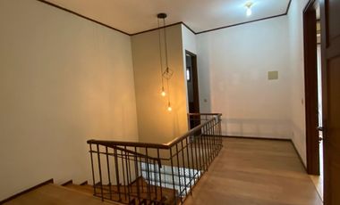 Dijual Rumah 3 lantai di Setraduta