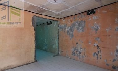 Rumah depan pabrik dan jalan raya di ngaru aru banyudono boyolali