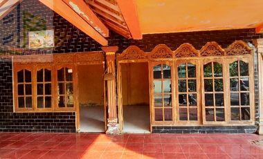 Rumah depan pabrik dan jalan raya di ngaru aru banyudono boyolali