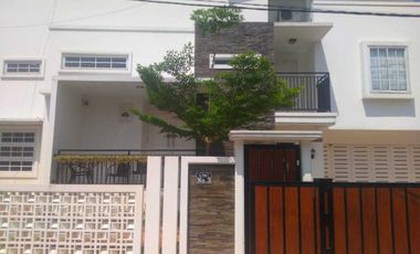 RUMAH MEWAH 2 LANTAI DIJUAL MURAH