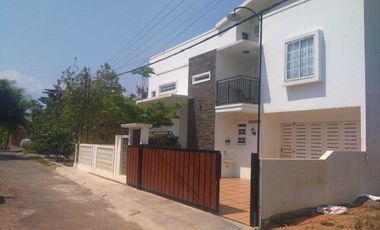 RUMAH MEWAH 2 LANTAI DIJUAL MURAH