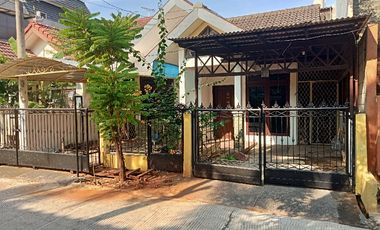 Rumah di Sewakan di Komplek Permata Timur Curug dekat  ke Kalimalang .