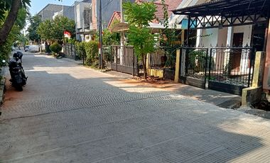 Rumah di Sewakan di Komplek Permata Timur Curug dekat  ke Kalimalang .