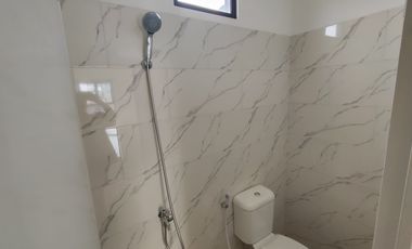 Ruko 2 LT Siap Huni Pinggir Jalan Raya FREE DP 10 Menit Tol Cimanggis