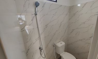 Ruko 2 LT Siap Huni Pinggir Jalan Raya FREE DP 10 Menit Tol Cimanggis