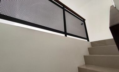 Ruko 2 LT Siap Huni Pinggir Jalan Raya FREE DP 10 Menit Tol Cimanggis