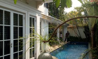 Rumah Klasik Mewah di Cluster dkt Stasiun MRT ada Pool, Cipete, Jaksel