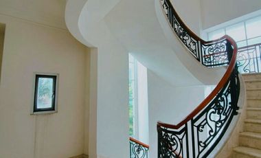 Rumah Klasik Mewah di Cluster dkt Stasiun MRT ada Pool, Cipete, Jaksel