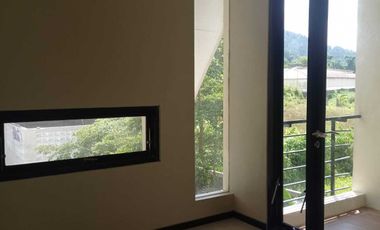 VILLA MEWAH KOTA BATU 6 KAMAR NGAGLIK