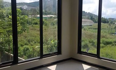 VILLA MEWAH KOTA BATU 6 KAMAR NGAGLIK