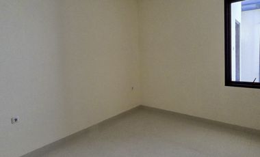 Dijual Rumah Baru 5x20m2 di Kawasan Bagus Metland Puri Strategis