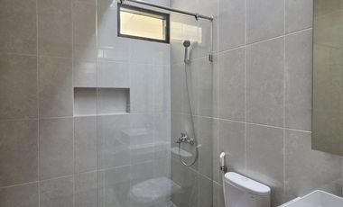 Dijual Rumah Baru 5x20m2 di Kawasan Bagus Metland Puri Strategis