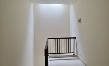 Dijual Rumah Baru 5x20m2 di Kawasan Bagus Metland Puri Strategis