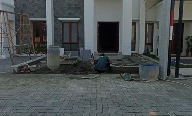 Rumah 2 lantai  di  adiwerna sapphirw mesiterania