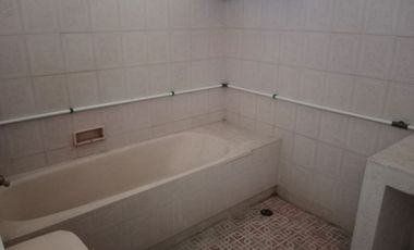 Rumah dan Kost Aktif  Luas Klasik Tengah Kota Manahan Solo (AR)