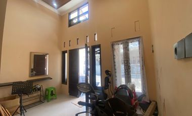 Jual cepat BU rumah bagus luas Sawahan