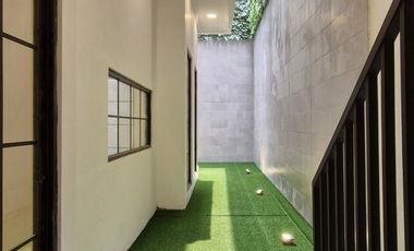 Rumah Baru Mewah 3,5 Lantai di Tomang – LT 313 m², Rooftop Garden, Dekat Tol & Mall