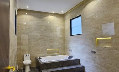 Rumah Baru Mewah 3,5 Lantai di Tomang – LT 313 m², Rooftop Garden, Dekat Tol & Mall