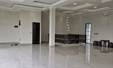 Rumah Baru Mewah 3,5 Lantai di Tomang – LT 313 m², Rooftop Garden, Dekat Tol & Mall