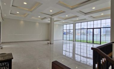 Rumah Baru Mewah 3,5 Lantai di Tomang – LT 313 m², Rooftop Garden, Dekat Tol & Mall