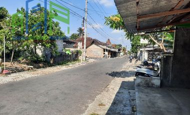 Dijual Tanah dan bangunan luas pinggir jalan aspal di Boyolali Kota