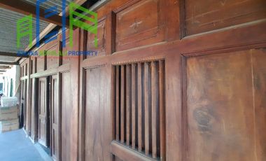 Dijual Tanah dan bangunan luas pinggir jalan aspal di Boyolali Kota