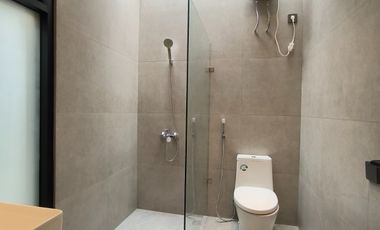 RUMAH MURAH 2 LANTAI DP 0 PINGGIR TOL