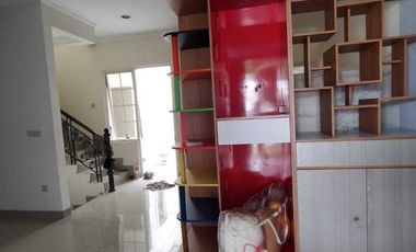 Rumah 2 Lantai Greenlake City Cluster West Europe Dekat Pintu Toll