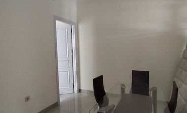 Rumah 2 Lantai Greenlake City Cluster West Europe Dekat Pintu Toll