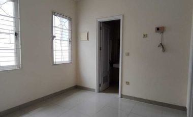 Rumah 2 Lantai Greenlake City Cluster West Europe Dekat Pintu Toll