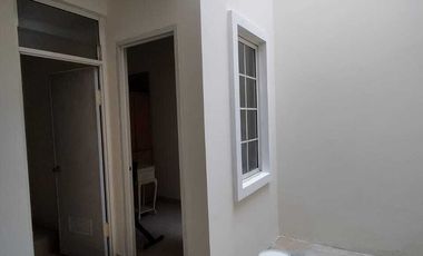 Rumah 2 Lantai Greenlake City Cluster West Europe Dekat Pintu Toll