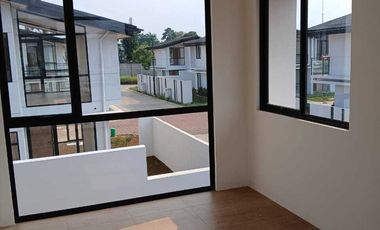 Disewakan rumah 2 lantai gorden Cluster Cendana Cove Lippo Karawaci