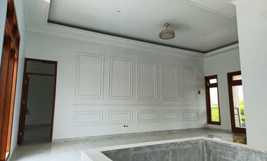 Rumah mewah sumber ada pool solo kota lokasi strategis