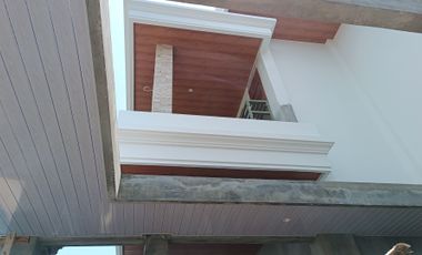 Rumah mewah sumber ada pool solo kota lokasi strategis