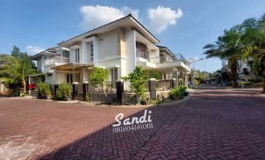 Disewakan Rumah Posisi Hook di Green Hills Full Furnished Siap Huni