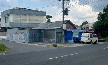 Rumah dan tempat usaha strategis di jalan palagan km 9,5