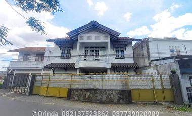 Rumah Ruang Usaha Jl Pogung Dekat Jl Monjali, Ringroad, UGM