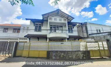 Rumah Ruang Usaha Jl Pogung Dekat Jl Monjali, Ringroad, UGM