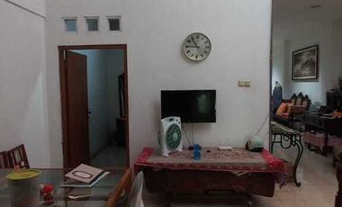 Rumah Bagus Siap Huni Tanah Luas Lokasi Kratonan Tengah Kota Solo